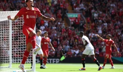 Luis Díaz celebra el tercer gol del Liverpool, segundo en su cuenta personal. 