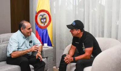 Carlos Diago, interventor de Air-e, con el alcalde de Barranquilla, Alejandro Char. 