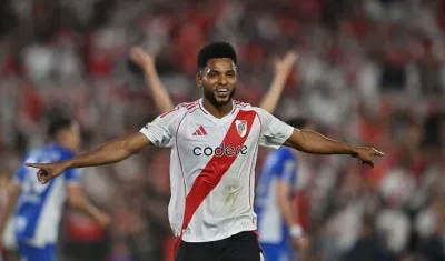 Miguel Borja celebra su gol a Atlético Tucumán.