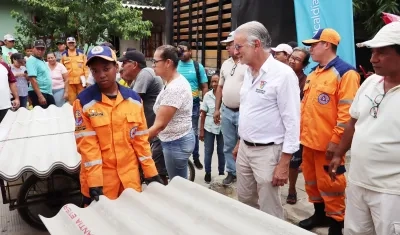 Eduardo Verano estuvo presente en las entregas.