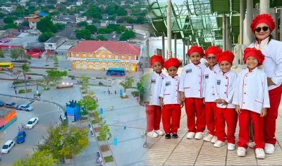 Imagen de la plaza de Puerto Colombia y Club de Cocina de 'Pequeños Chefs'. 