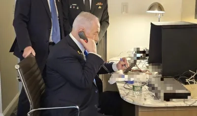  Primer ministro israelí, Benjamín Netanyahu, autorizando vía telefónica el bombardeo en Dahye. 