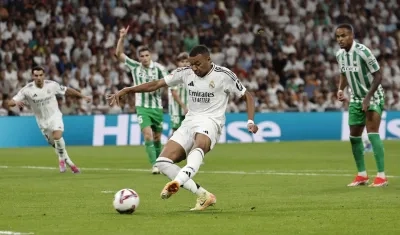 Kylian Mbappé en la acción en la que marcó el primer gol del Real Madrid.