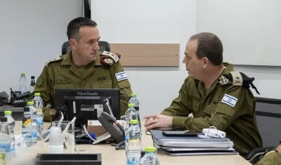 El Jefe del Estado Mayor de las Fuerzas de Defensa de Israel Herzi Haleví (izquierda).