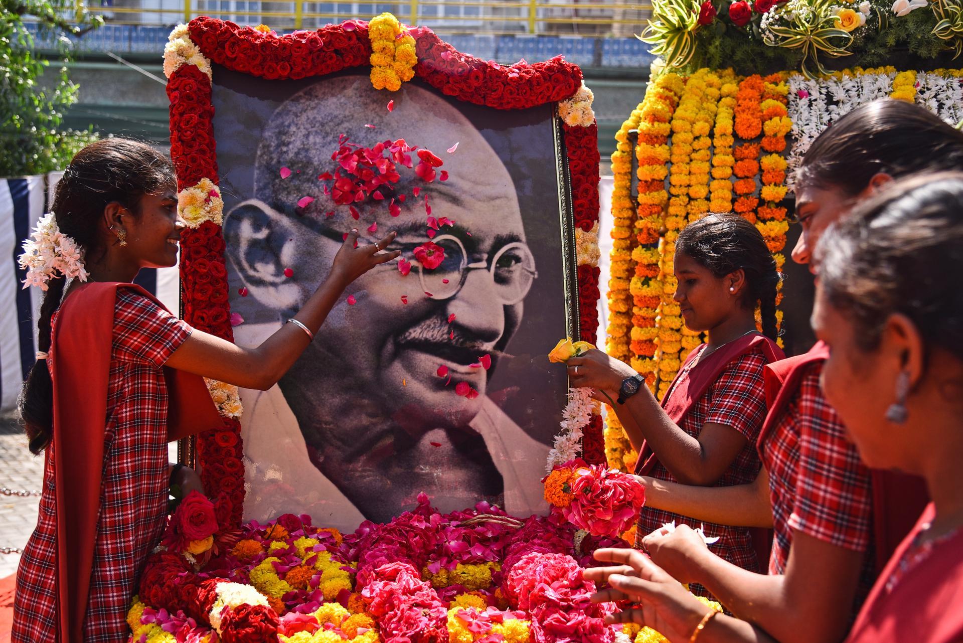India celebra aniversario de nacimiento de Mahatma Gandhi.