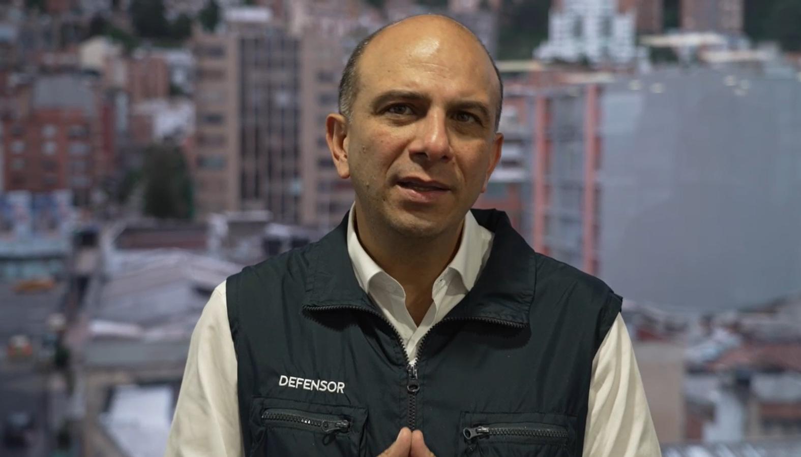 Defensor del Pueblo, Carlos Camargo Assis. 